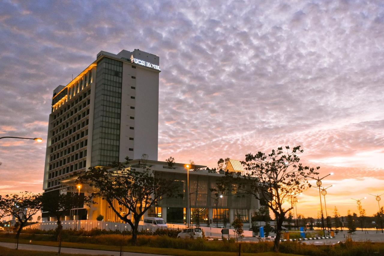 Ucsi Hotel Kuching Exterior photo