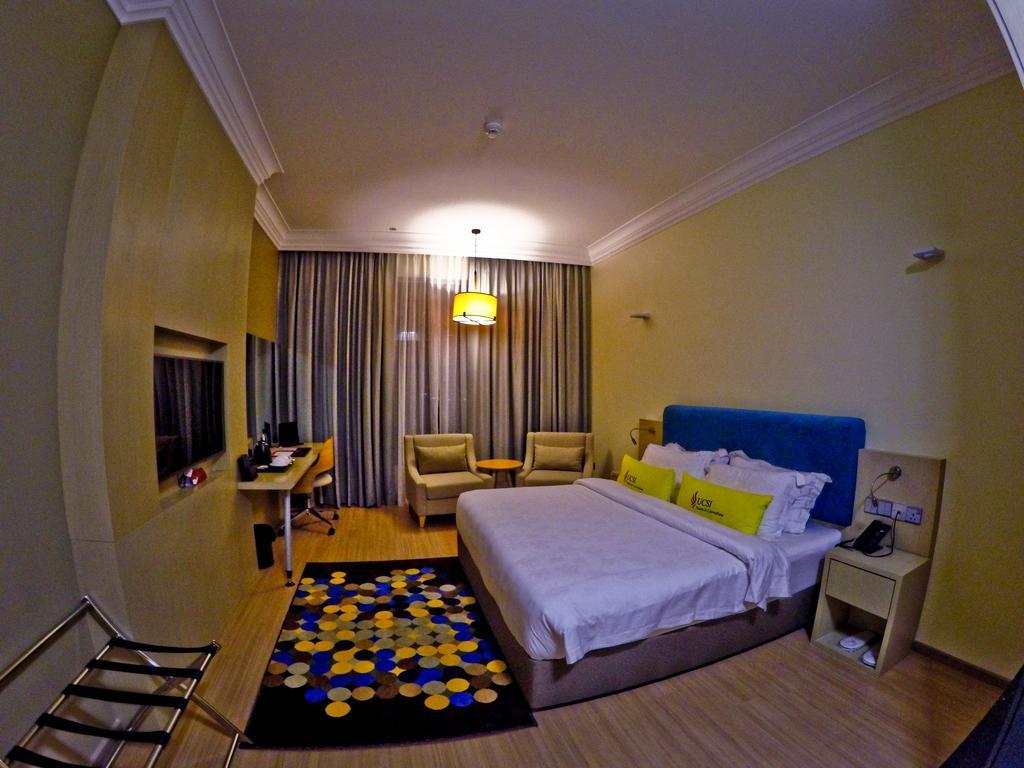 Ucsi Hotel Kuching Exterior photo