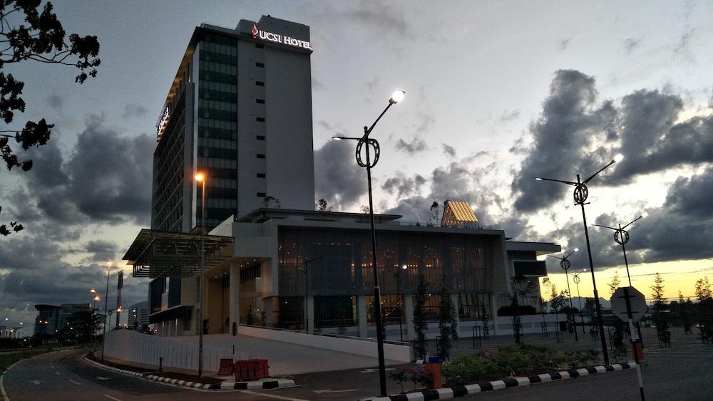 Ucsi Hotel Kuching Exterior photo